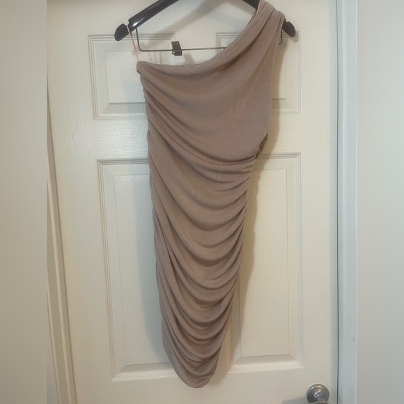 Superdown Darlene one shoulder ruched dress - Picture 5 of 10